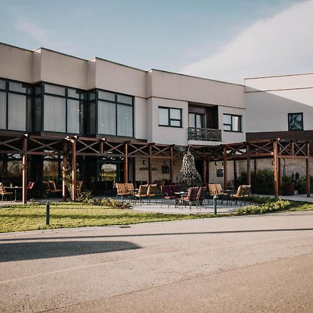 Hotel & Distillery Monogram Gradac  ภายนอก รูปภาพ