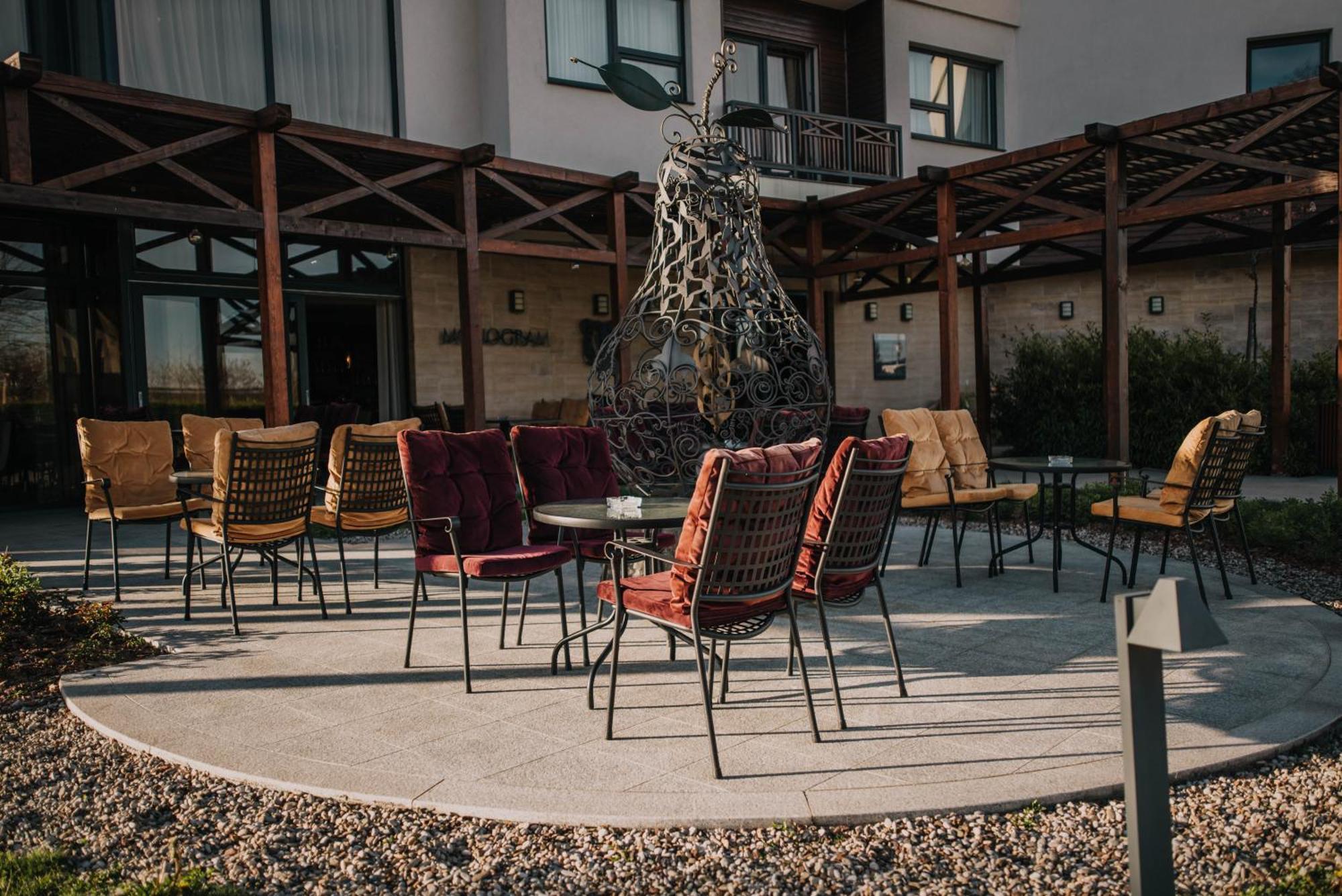Hotel & Distillery Monogram Gradac  ภายนอก รูปภาพ