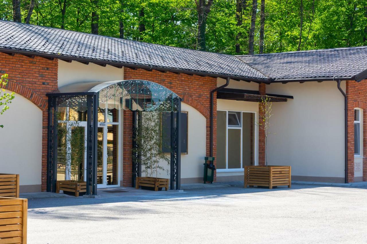 Hotel & Distillery Monogram Gradac  ภายนอก รูปภาพ