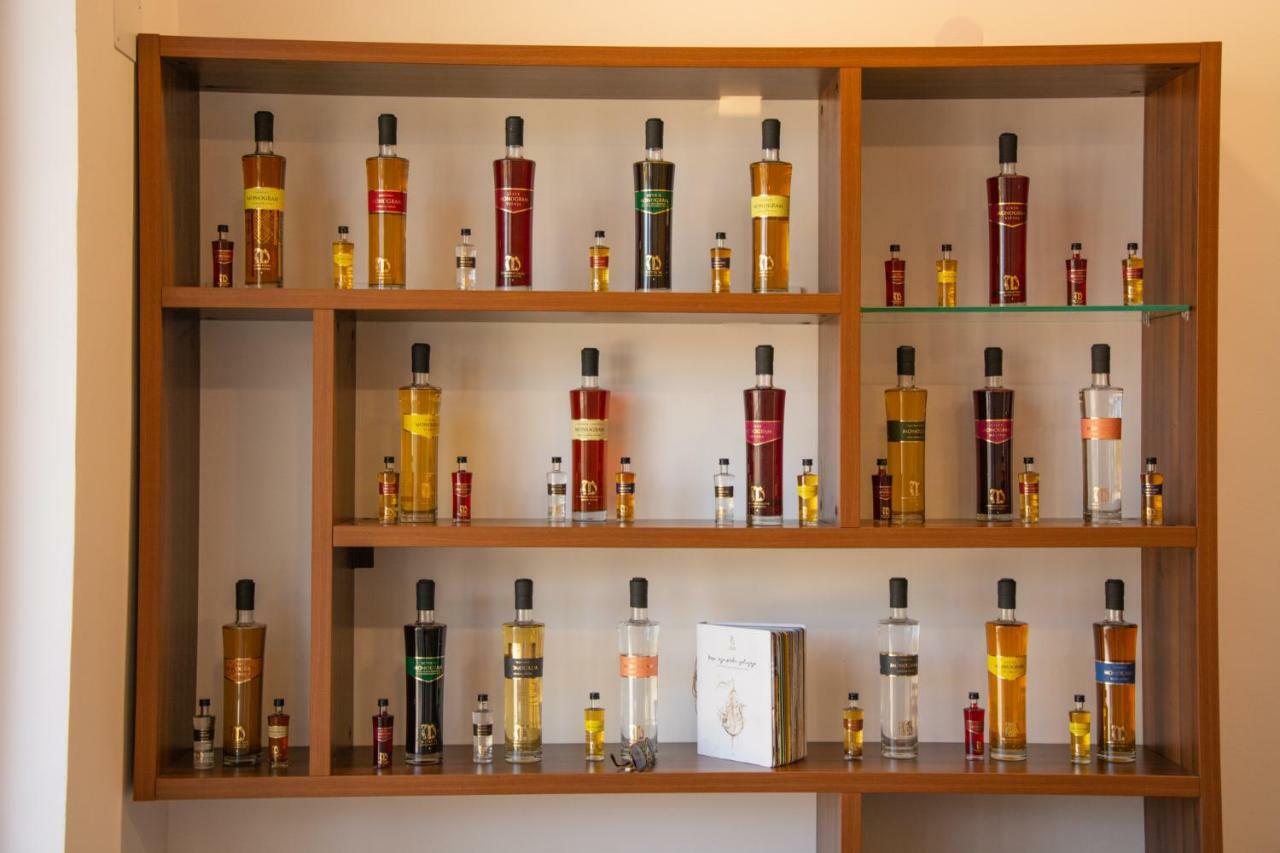 Hotel & Distillery Monogram Gradac  ภายนอก รูปภาพ