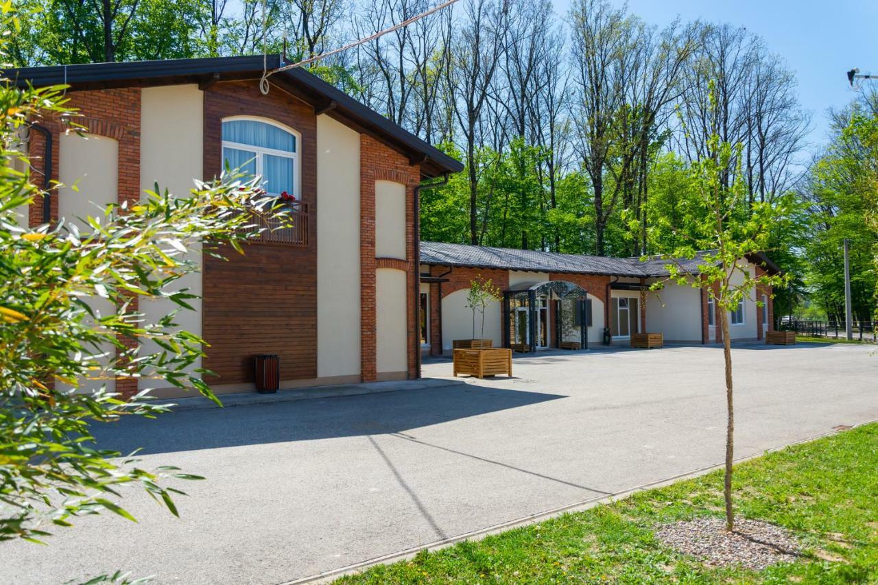 Hotel & Distillery Monogram Gradac  ภายนอก รูปภาพ