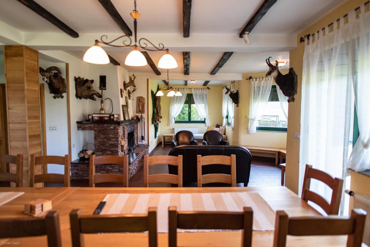 Hotel & Distillery Monogram Gradac  ภายนอก รูปภาพ