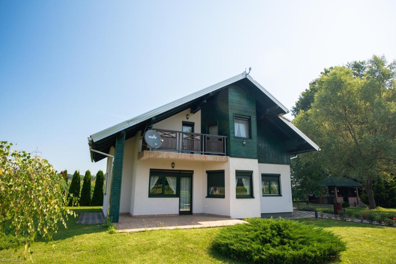Hotel & Distillery Monogram Gradac  ภายนอก รูปภาพ
