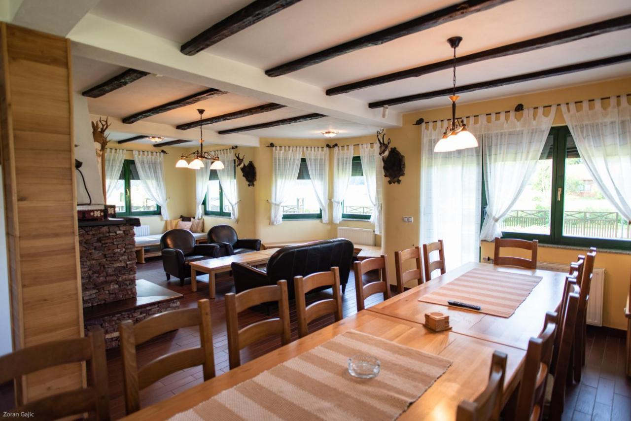 Hotel & Distillery Monogram Gradac  ภายนอก รูปภาพ