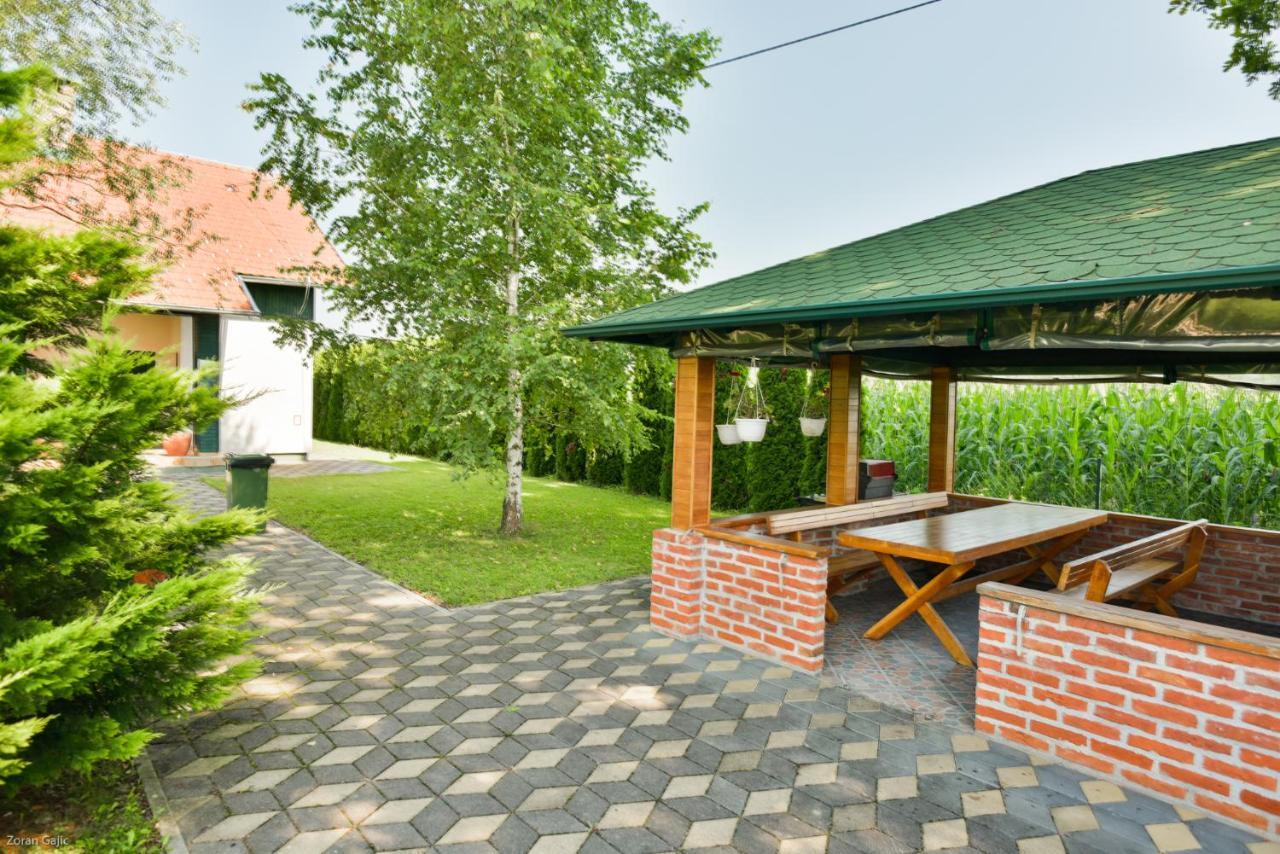 Hotel & Distillery Monogram Gradac  ภายนอก รูปภาพ