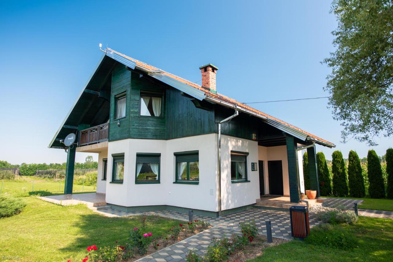 Hotel & Distillery Monogram Gradac  ภายนอก รูปภาพ